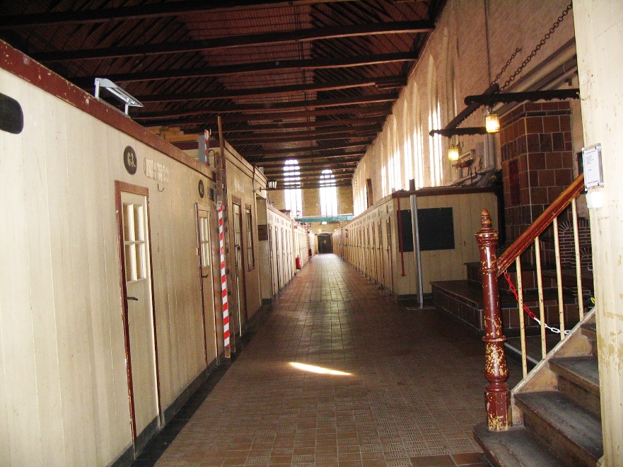 Lubecca- Sala dormitorio dell'Ospedale di Santo Spirito-con le piccole camerette dette-KABAUSCHEN-0027
